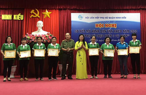 Phát huy hiệu quả mô hình phụ nữ tự quản an toàn giao thông