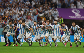 Argentina đánh bại Hà Lan sau loạt luân lưu cân não