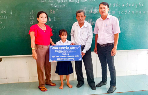 Còn sức khỏe là còn cống hiến