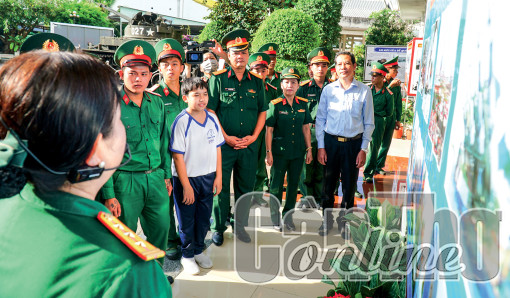 Khai mạc triển lãm chuyên đề “Âm vang chiến thắng Hà Nội - Điện Biên Phủ trên không”