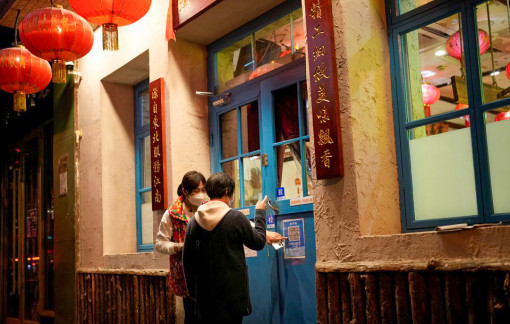 Nới lỏng phong tỏa, dân Trung Quốc vẫn hạn chế chi tiêu