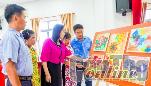 Tập hợp văn nghệ sĩ thành một khối đoàn kết, thống nhất, nâng cao chất lượng sáng tác văn học nghệ thuật