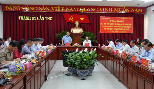 Trao đổi kết quả, kinh nghiệm trong công tác xây dựng Đảng và đổi mới phương thức lãnh đạo của Đảng