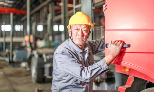 Người già Trung Quốc tiếp tục làm việc