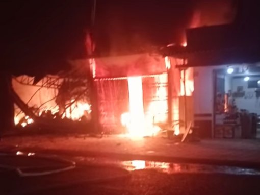 Cháy tiệm điện gia dụng tại xã Trường Long , 2 người tử vong