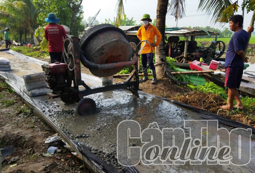Nông dân góp phần bảo đảm an toàn giao thông