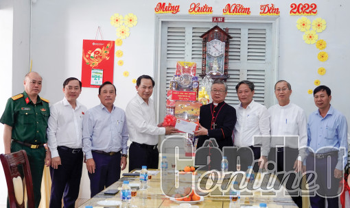 Lãnh đạo thành phố chúc mừng Giáng sinh đồng bào Công giáo và Tin lành