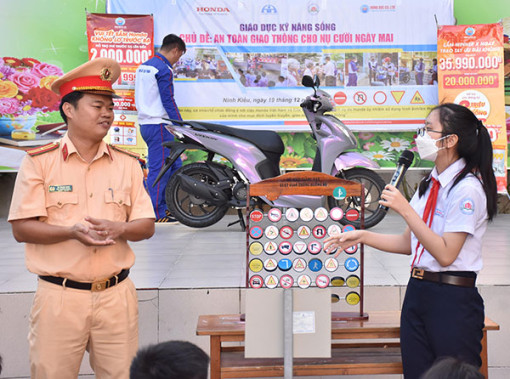 Trang bị kỹ năng, kiến thức lái xe an toàn cho học sinh