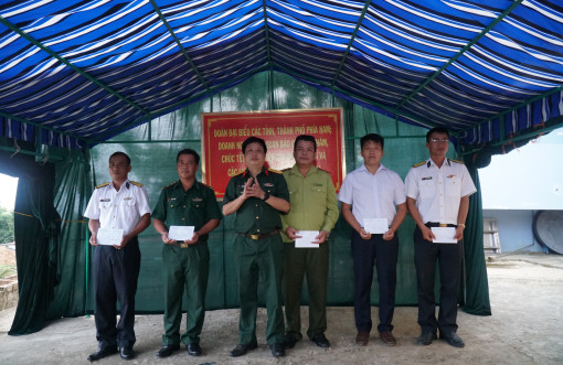 Đoàn đại biểu các tỉnh, thành chúc Tết quân, dân các đảo Thổ Chu, Hòn Khoai