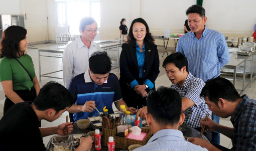 Quan tâm nâng cao bữa ăn ca cho người lao động