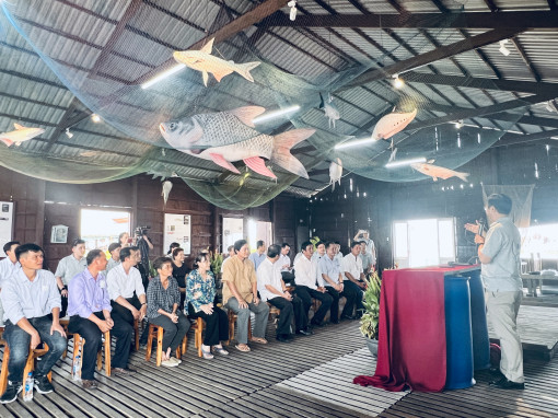 Khánh thành Phòng Thông tin nghề cá trên sông Hậu tại bè cá Bảy Bon