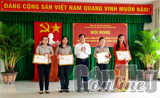 Sớm đề ra các giải pháp khắc phục công tác cán bộ