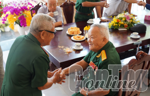 Bộ Tư lệnh Quân khu 9 gặp mặt cán bộ cao cấp Quân đội đã nghỉ hưu, nghỉ công tác