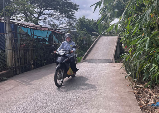 Nâng cấp lộ giao thông nông thôn, đảm bảo trật tự, an toàn giao thông