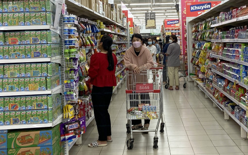 Bán lẻ hàng hóa và dịch vụ tiêu dùng sôi động cuối năm