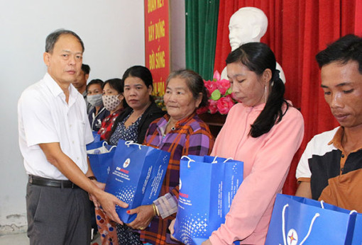 Công ty Nhiệt điện Cần Thơ tặng 180 phần quà Tết cho gia đình chính sách, có hoàn cảnh khó khăn