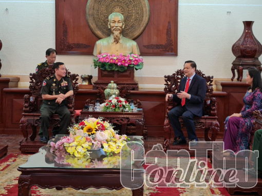 Đoàn công tác Cục Phát triển - Bộ Quốc phòng Campuchia 
chúc Tết TP Cần Thơ