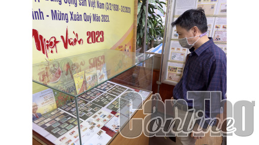 Trưng bày tem bưu chính tại sự kiện “Sắc xuân miệt vườn 2023”