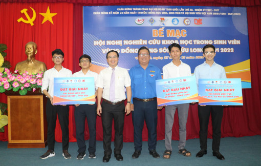 Xây dựng thế hệ học sinh, sinh viên vừa hồng vừa chuyên