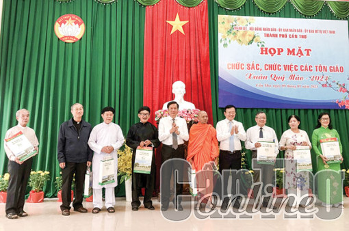 Họp mặt quý vị chức sắc, chức việc các tôn giáo mừng xuân Quý Mão 2023