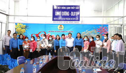 Thăm hỏi, tặng quà Tết cho công nhân lao động có hoàn cảnh khó khăn