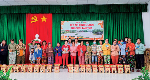 Chăm lo cho mọi nhà đón Tết