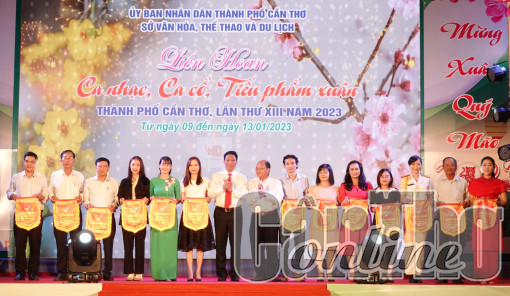 Cần Thơ tổ chức Liên hoan “Ca nhạc, Ca cổ, Tiểu phẩm Xuân”