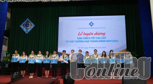 Trường Đại học Cần Thơ tuyên dương “Sinh viên 5 tốt”