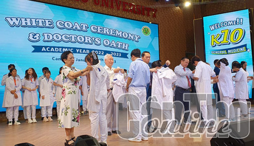 Lễ trao Áo trắng và Lời tuyên thệ của người Thầy thuốc - Tân sinh viên ngành Y Đa khoa, Trường Đại học Nam Cần Thơ