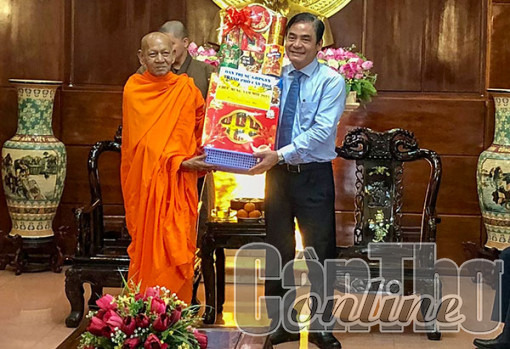 Ban Trị sự Giáo hội Phật giáo Việt Nam TP Cần Thơ chúc Tết lãnh đạo thành phố