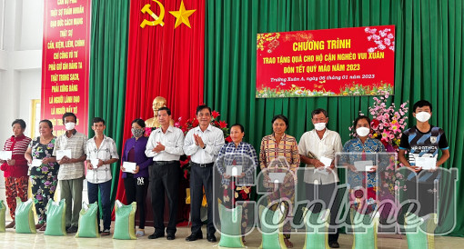 Mang Tết đến với mọi nhà, mọi người