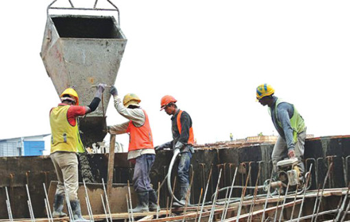 Malaysia đẩy mạnh thuê lao động nước ngoài cho 5 lĩnh vực thiết yếu