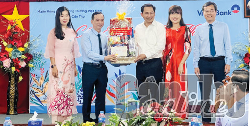 Lãnh đạo Thành ủy, HĐND, UBND, Ủy ban MTTQVN TP Cần Thơ thăm và chúc Tết doanh nghiệp nhân dịp đầu xuân