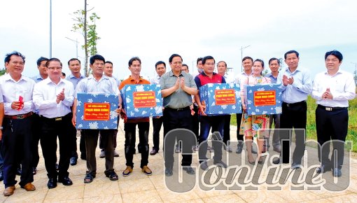 Thủ tướng Phạm Minh Chính kiểm tra dự án giao thông trọng điểm khu vực ÐBSCL