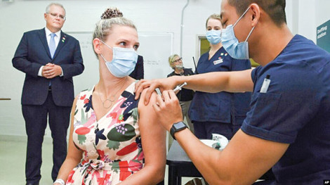 Úc chuẩn bị tiêm mũi thứ 5 vaccine phòng COVID-19