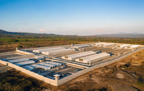 El Salvador mở “siêu nhà tù”