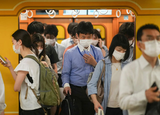 Dân châu Á khó bỏ khẩu trang