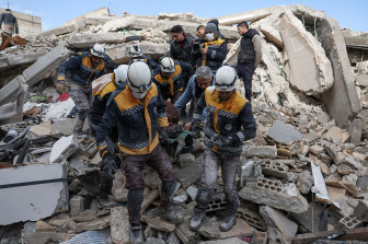 <span style="color:#8B4513;">Thảm họa động đất ở Thổ Nhĩ Kỳ và Syria</span><br>Chạy đua với thời gian tìm kiếm người sống sót