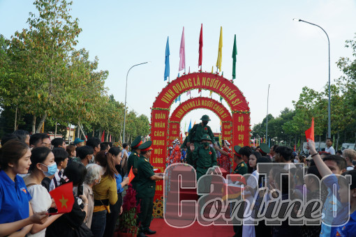1.858 thanh niên TP Cần Thơ hăng hái lên đường nhập ngũ