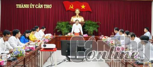 Xây dựng đội ngũ cán bộ thành phố bảo đảm chất lượng, đáp ứng yêu cầu phát triển của thành phố trước mắt và lâu dài