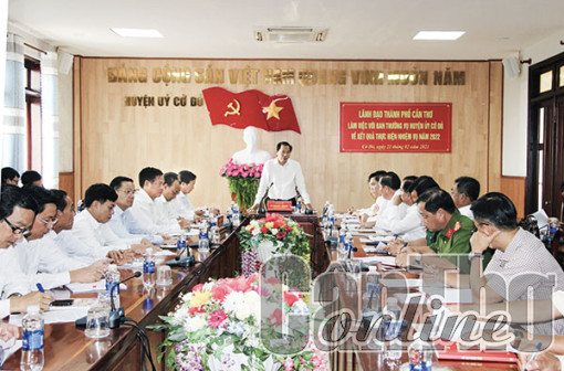 Phát huy vai trò trung tâm đoàn kết của Ban Thường vụ Huyện ủy Cờ Ðỏ