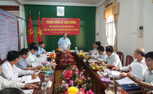 Chủ tịch Trung ương Hội Cựu chiến binh Việt Nam làm việc với Hội Cựu chiến binh TP Cần Thơ