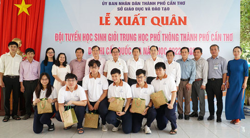 Lễ xuất quân đội tuyển học sinh giỏi THPT TP Cần Thơ dự thi cấp quốc gia năm học 2022-2023