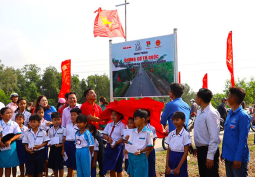 Miền biển Cà Mau có “Đường cờ Tổ quốc”