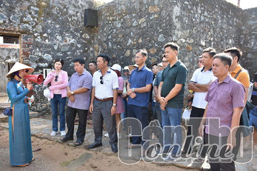 Phòng An ninh chính trị nội bộ Công an TP Cần Thơ hành quân về nguồn tại huyện Côn Ðảo