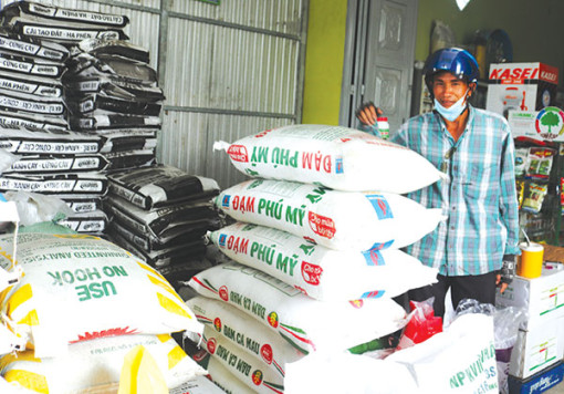 Giá phân bón tiếp tục giảm
