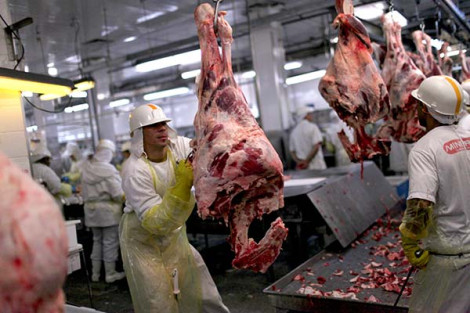 Một số quốc gia tạm ngừng nhập khẩu thịt bò của Brazil