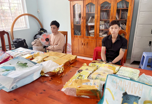 An Giang: Bắt nhanh 2 đối tượng vận chuyển 18,6kg ma túy từ Campuchia về Việt nam