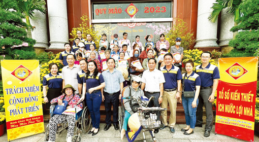 45 năm "vừa ích nước, vừa lợi nhà"