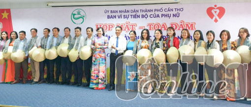 Họp mặt kỷ niệm Ngày Quốc tế Phụ nữ